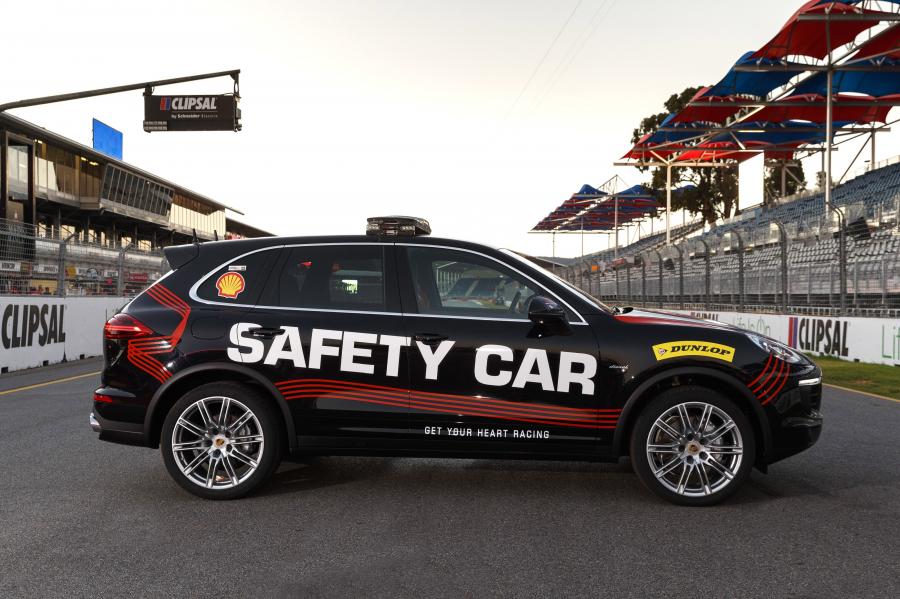  Porsche Cayenne Diesel Safety Car 2017 года  (AU) (фото 3 из 3)